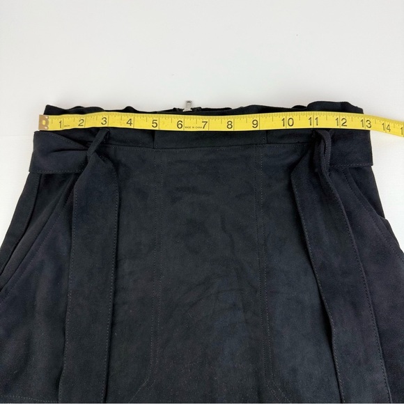 Abercrombie Women’s Faux Suede‎ Black Mini Skirt with Belt Size XS - Picture 6 of 10